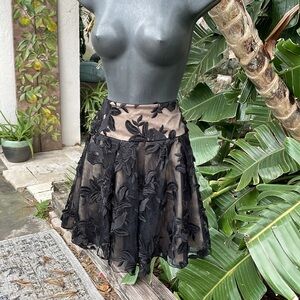 Bebe sheer mash floral drop waste skirt